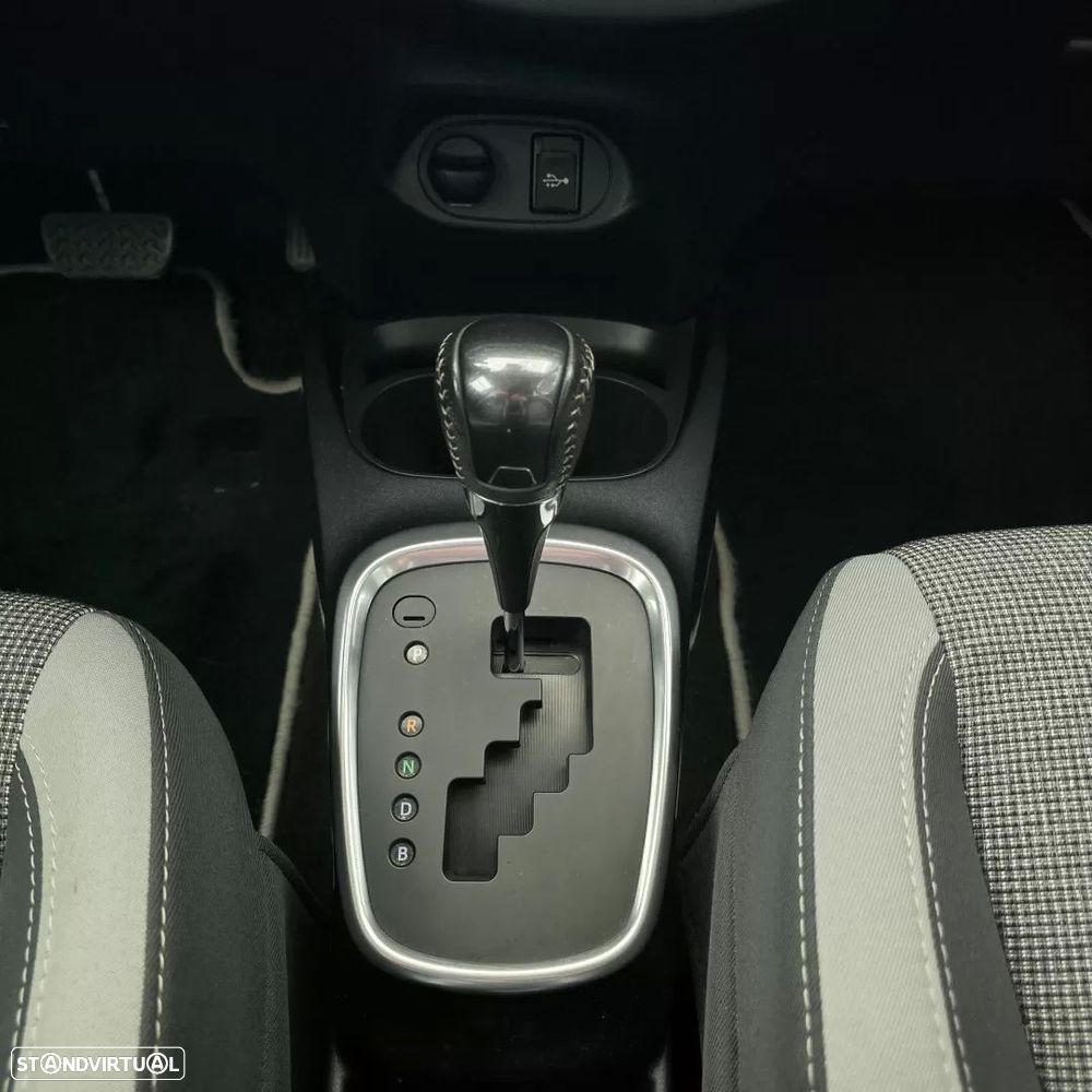 Toyota Yaris 1.5 HSD 20 Anos - 23