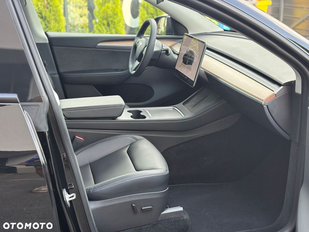 Tesla Model Y RWD - 11