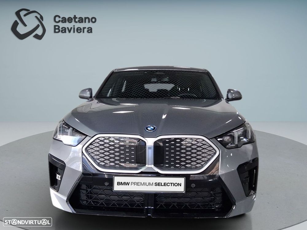 BMW iX2 eDrive20 Pack Desportivo M - 2