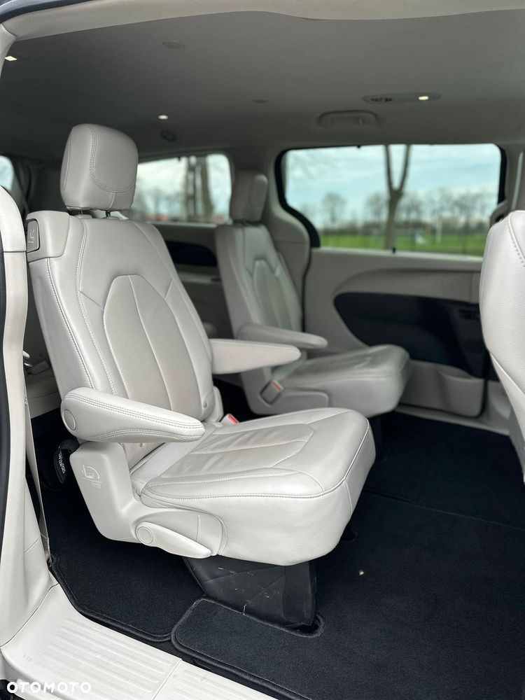 Chrysler Pacifica - 25