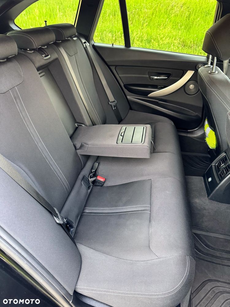 BMW Seria 3 318d Sport Line Shadow - 19