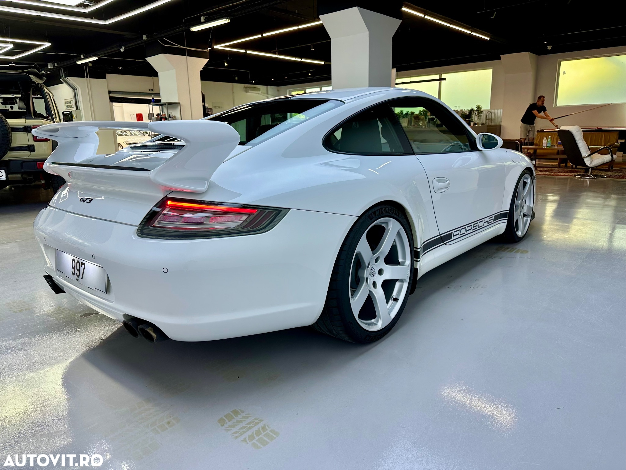 Porsche 911 Carrera - 4