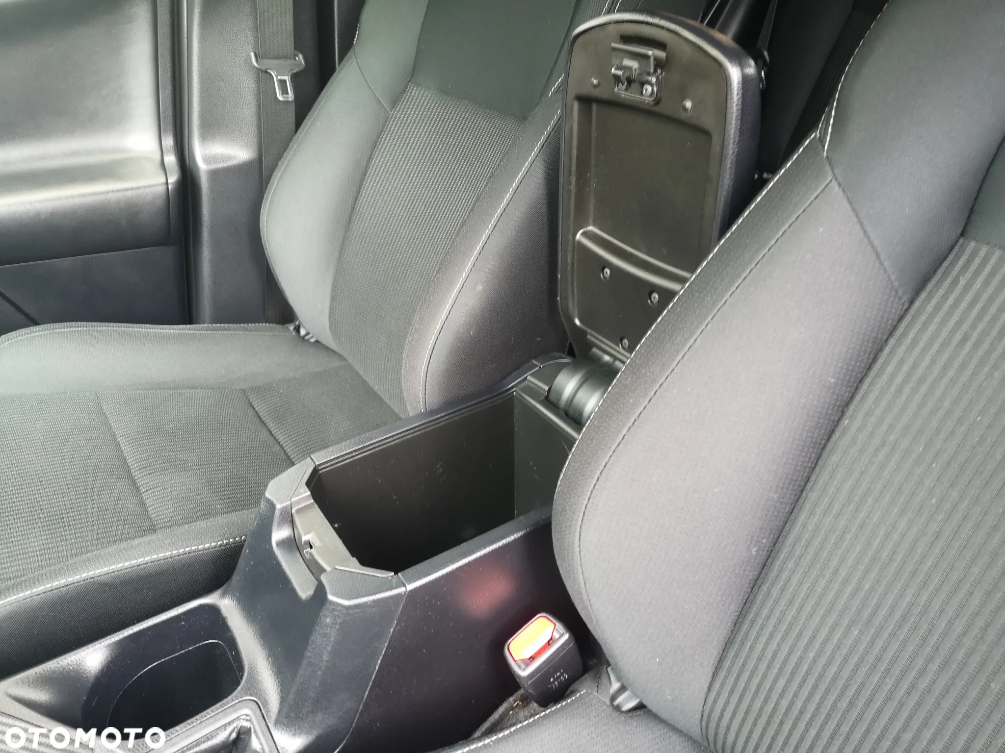 Toyota RAV4 2.0 D-4D Premium - 20