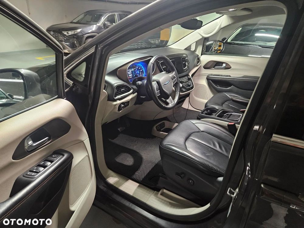 Chrysler Pacifica - 7