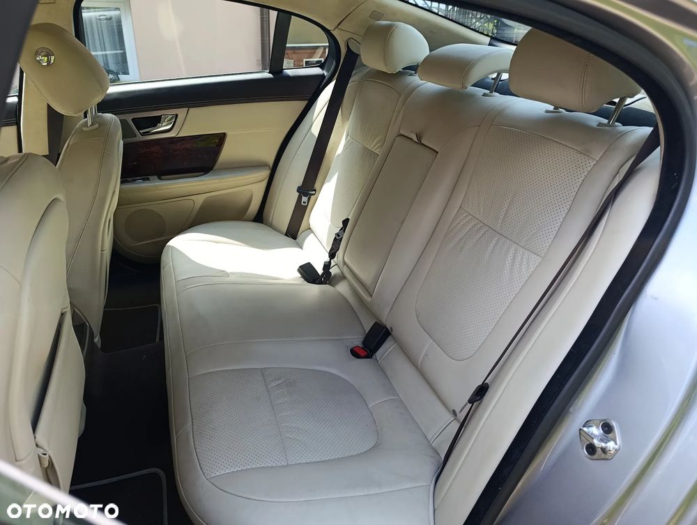 Jaguar XF 3.0 V6 D S Portfolio - 18