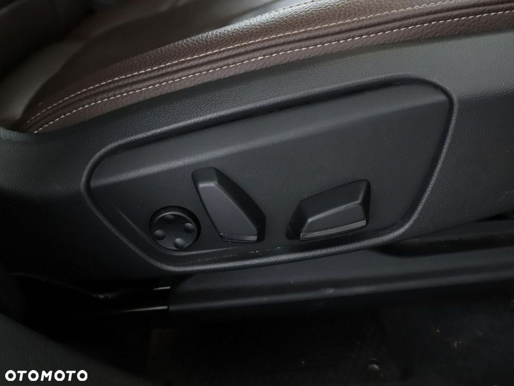 BMW X1 sDrive16d xLine - 37