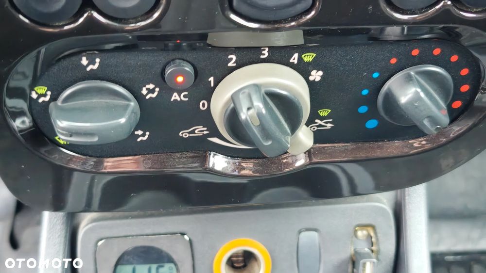 Dacia Duster 1.6 16V 4x2 Laureate - 11