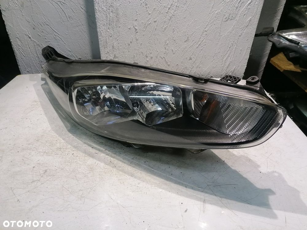 FORD FIESTA MK7 VII 16r LIFT LAMPA PRAWY PRZÓD C1BB13W029AG EUROPA - 1