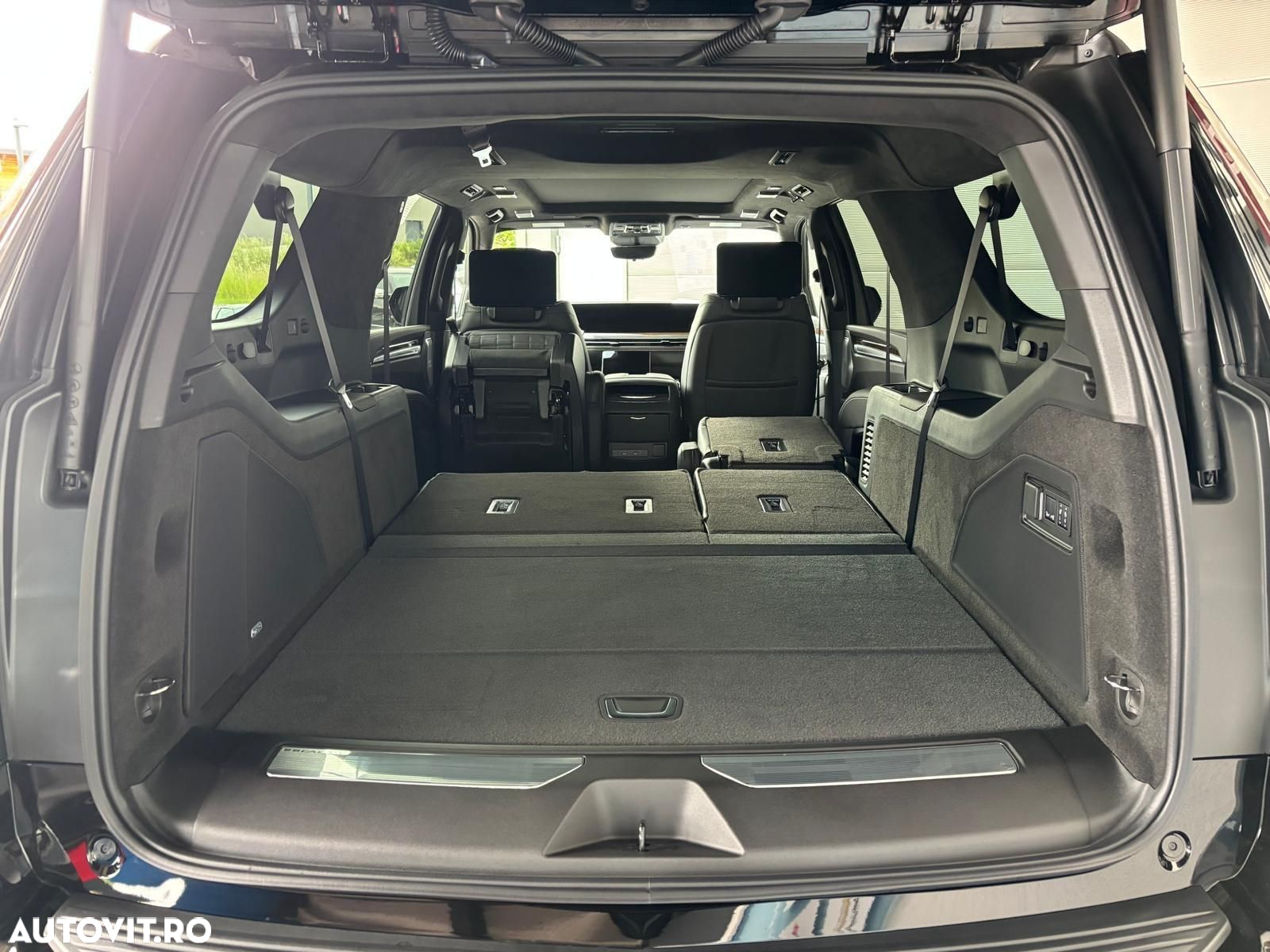 Cadillac Escalade - 22