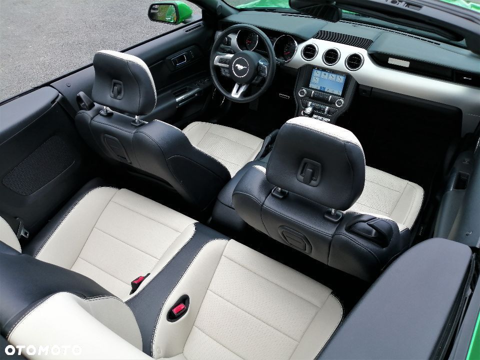 Ford Mustang - 4