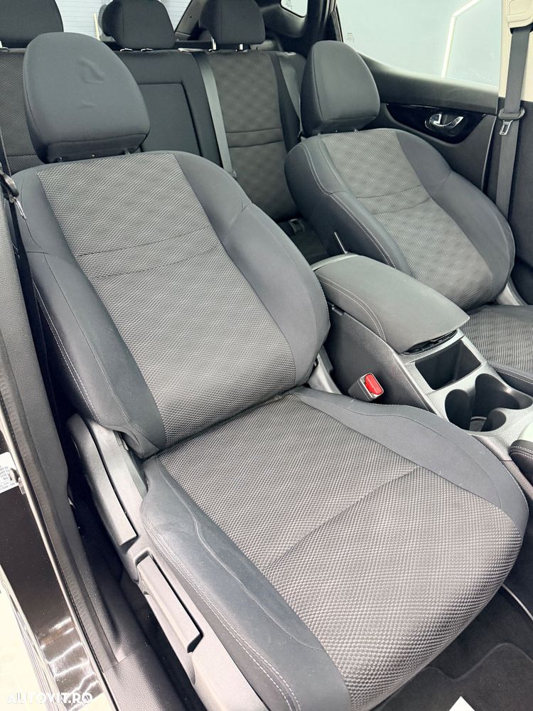 Nissan Qashqai 1.6 DCI Xtronic N-Connecta - 23