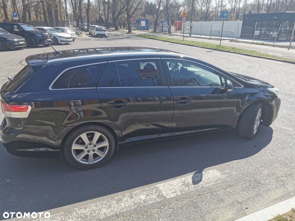 Toyota Avensis 2.0 D-4D - 25