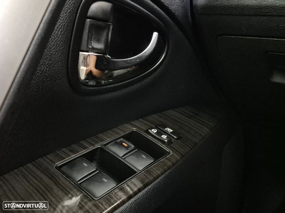 Toyota Avensis SW 2.0 D-4D Exclusive +GPS - 27