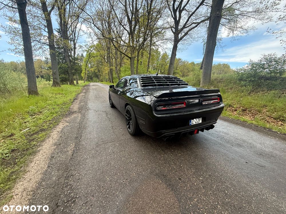 Dodge Challenger - 16