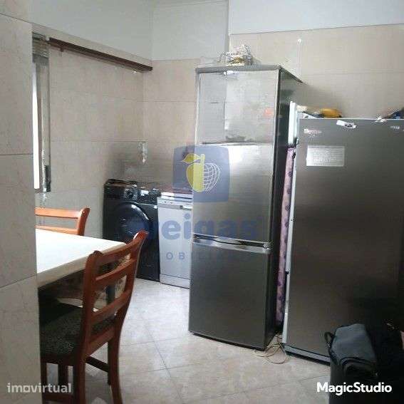 Fantástico T2 Renovado, na Av. da Liberdade – Monte Abraão - Grande imagem: 3/14