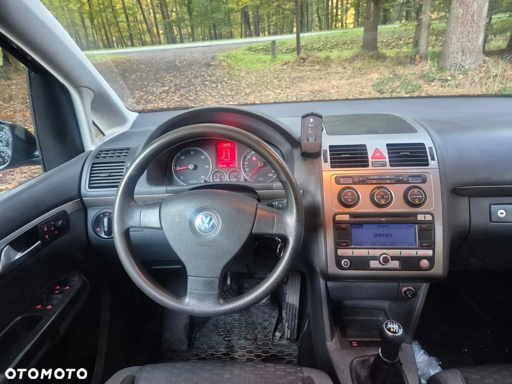 Volkswagen Touran - 5