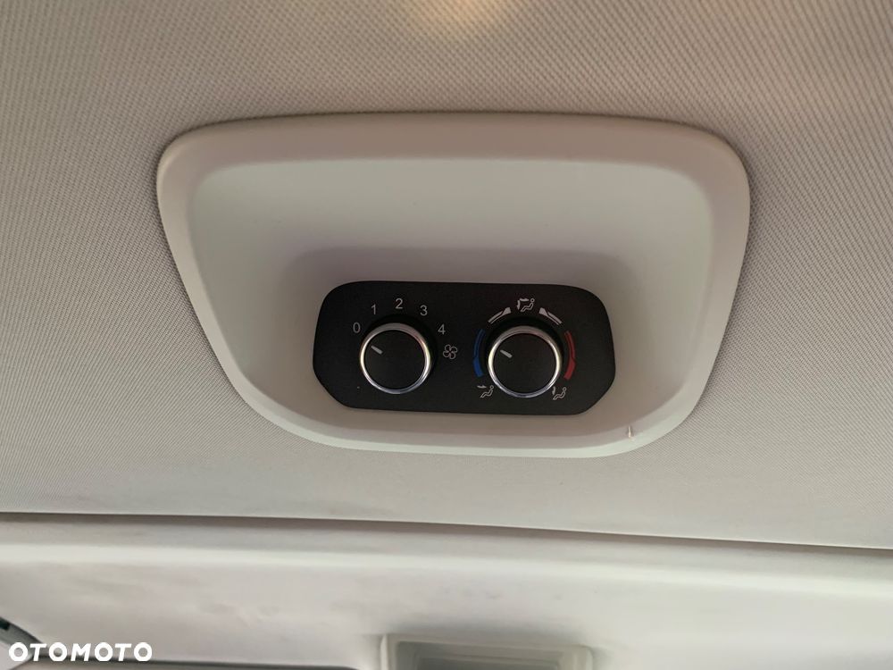 Ford Tourneo Custom 320 L2H1 VA Titanium - 16