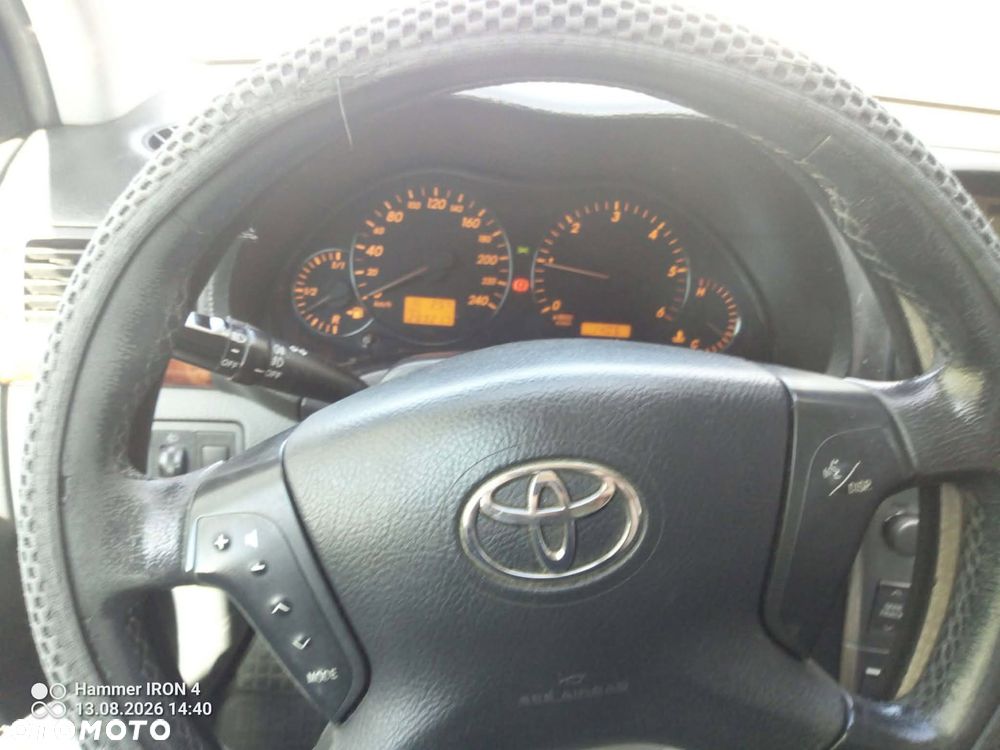 Toyota Avensis 2.2 D-4D Prestige - 8