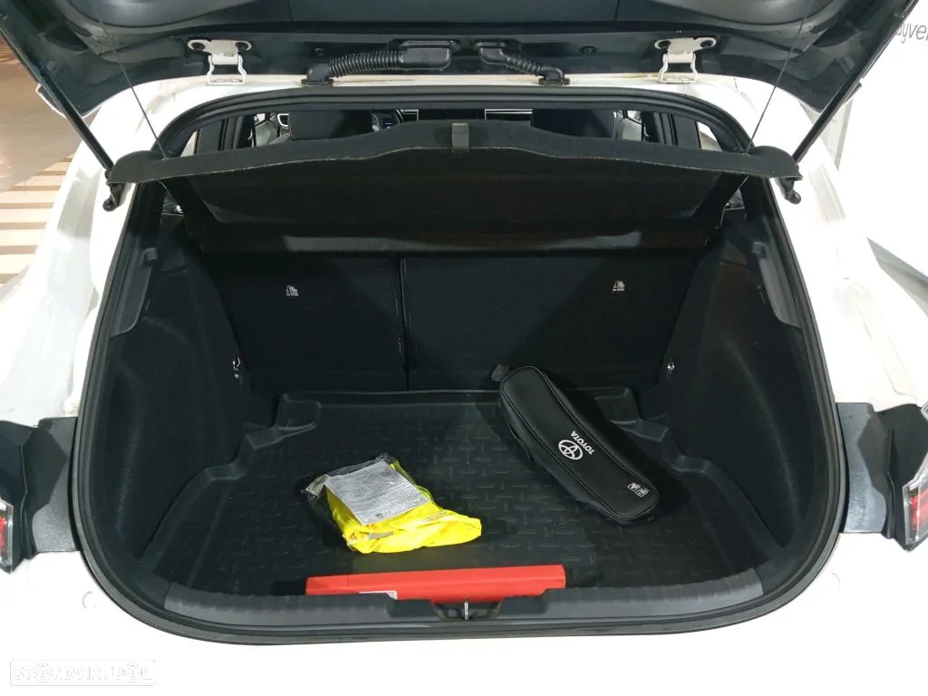 Toyota Corolla 1.8 Hybrid Comfort - 13