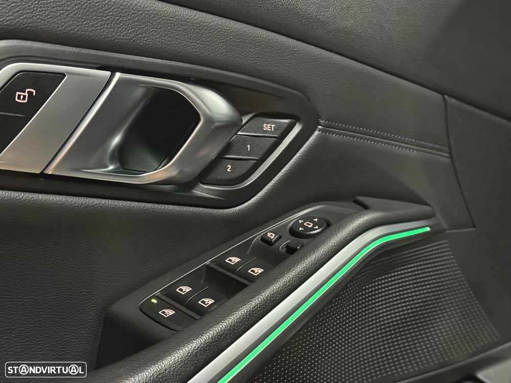 BMW 320 e Pack Desportivo M Auto - 15