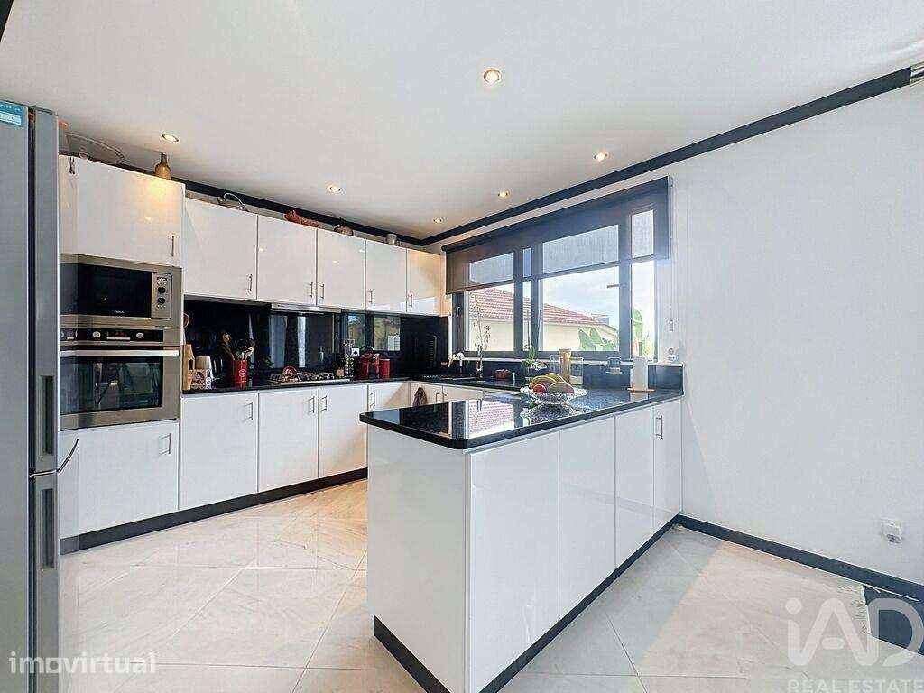 Moradia isolada T4 em Ponta Delgada de 192 m2 - Grande imagem: 5/37