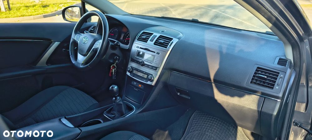 Toyota Avensis 1.8 Active - 11