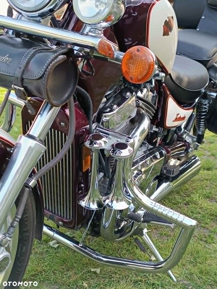 Suzuki Intruder - 13