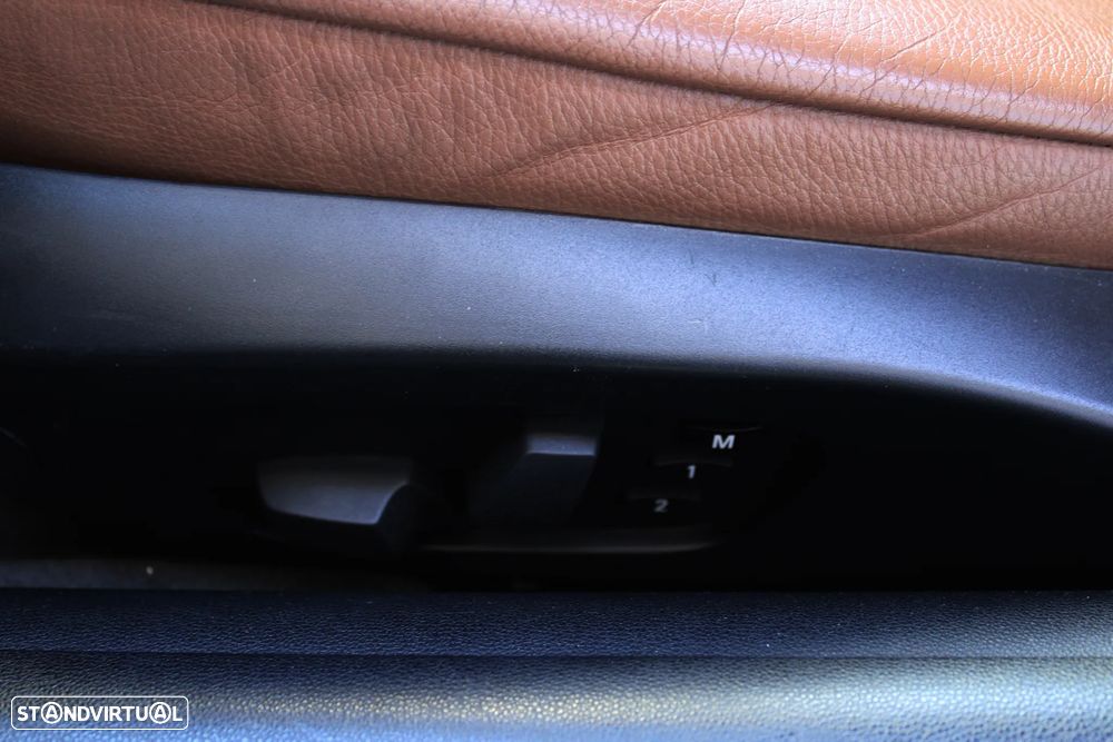 BMW 330 i Auto - 49