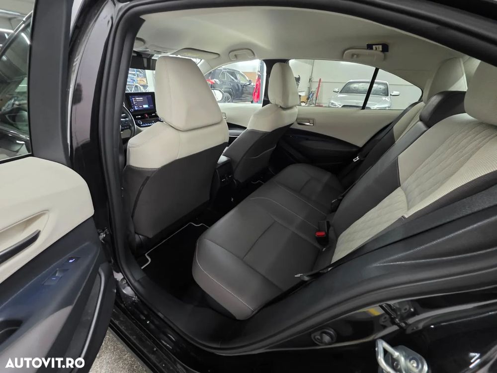 Toyota Corolla Sedan 1.8 HSD Exclusive - 16