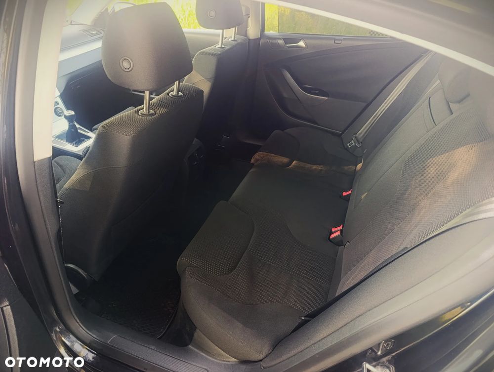 Volkswagen Passat 2.0 TDI DPF Comfortline - 20