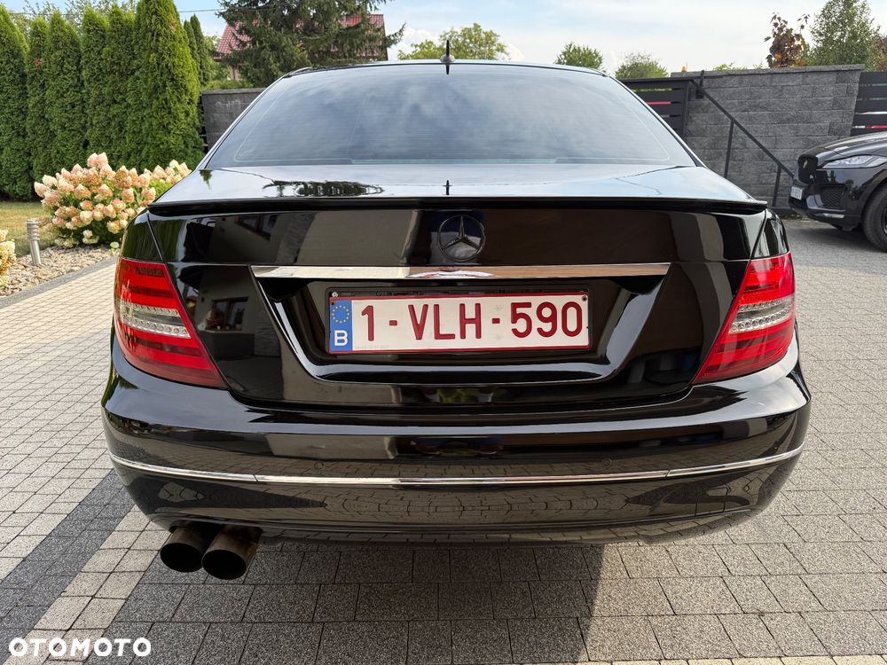 Mercedes-Benz Klasa C 180 CGI BlueEFFICIENCY Avantgarde - 14