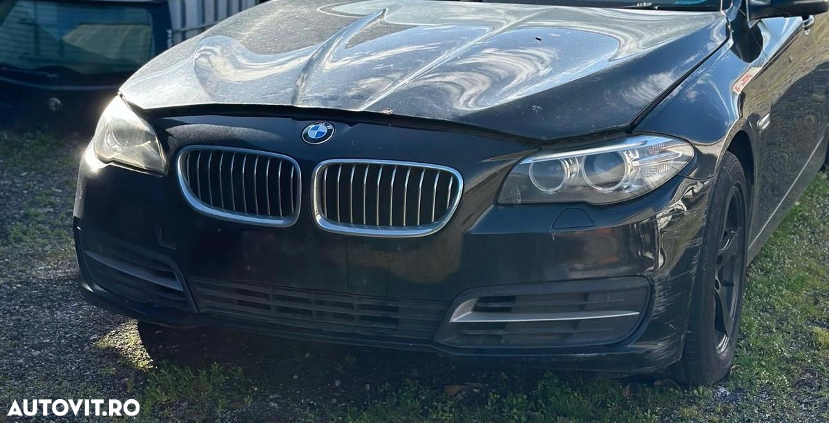 Bara fata completa BMW seria 5 F10-F11 LCI facelift an 2013-2016 cu 4 senzori si gauri spalatoare - 2