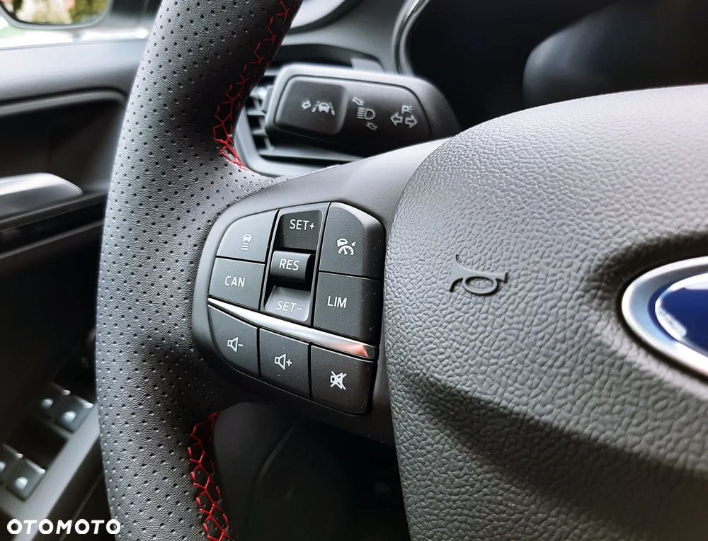 Ford Focus 1.0 EcoBoost ST-Line X - 27