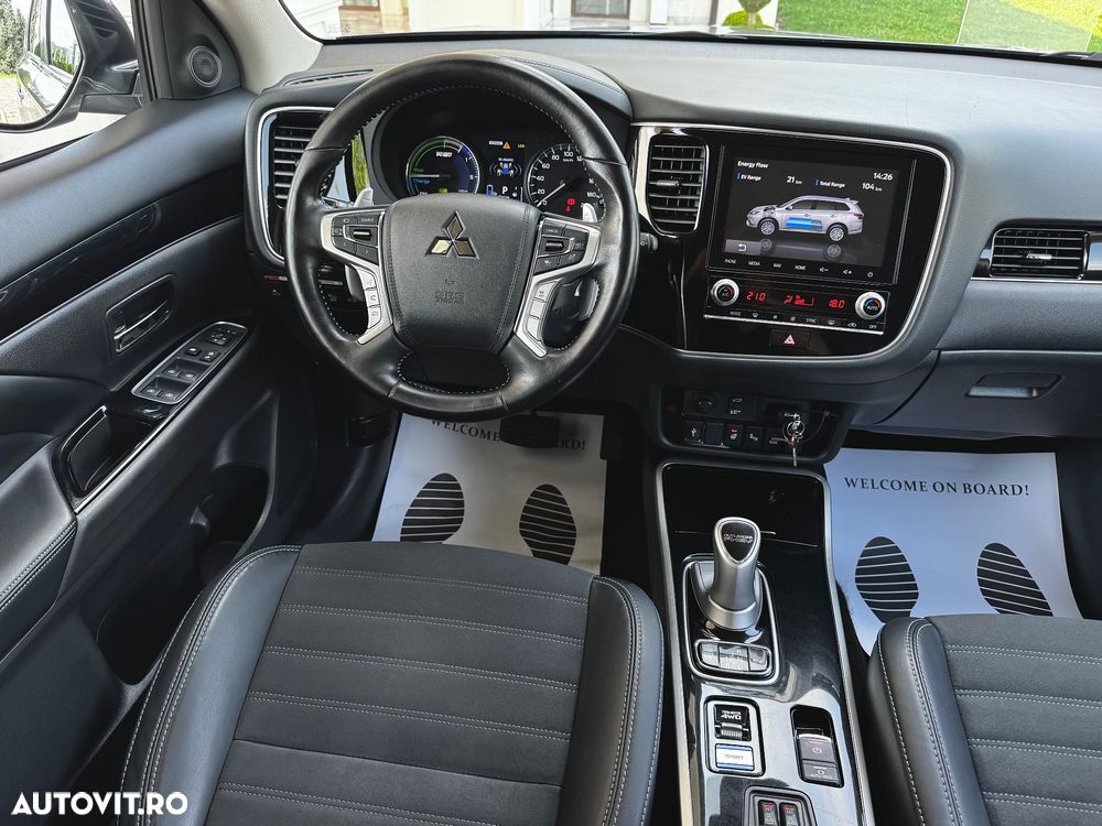 Mitsubishi Outlander 2.4 4WD Plug-In Hybrid Top - 29