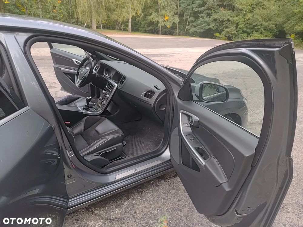 Volvo V60 D4 R-Design - 15