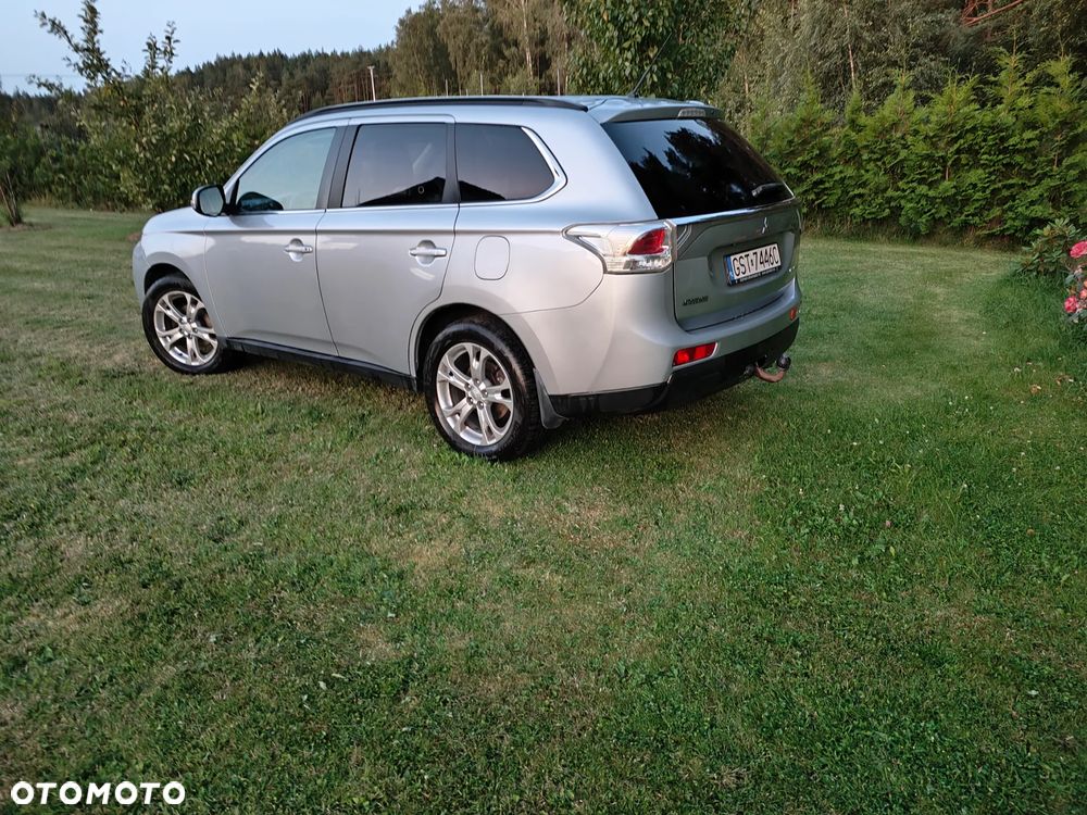 Mitsubishi Outlander - 2