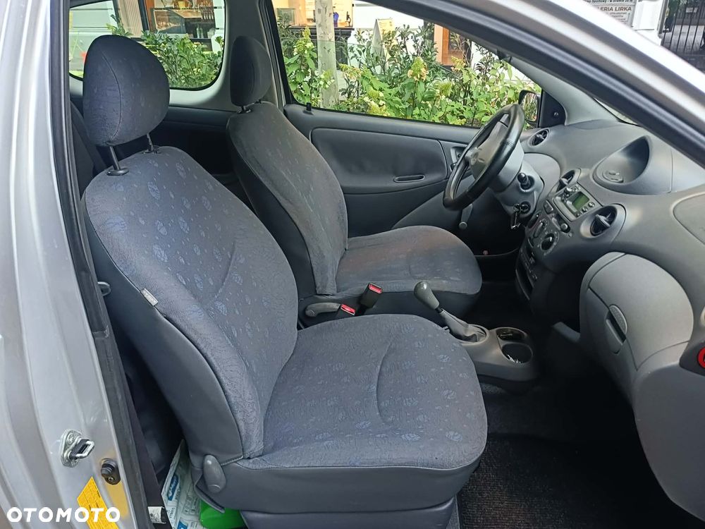 Toyota Yaris 2002 photo 4