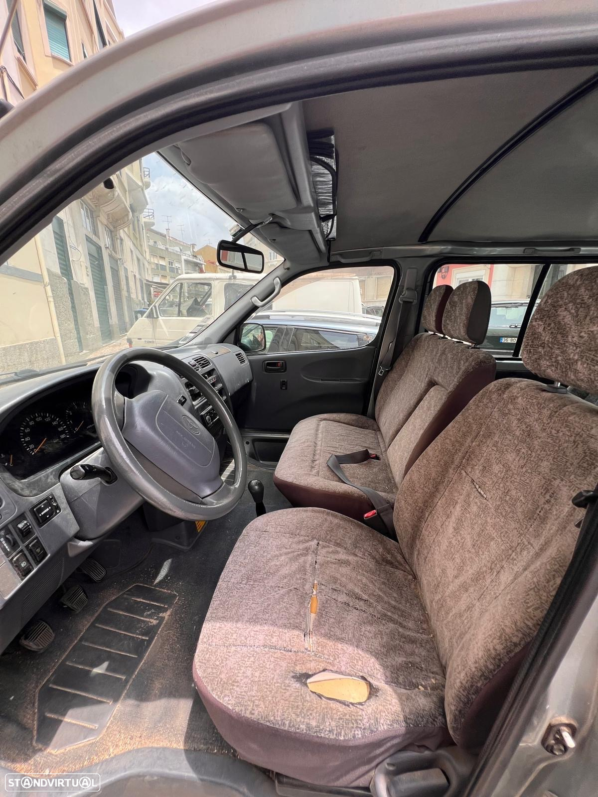 Toyota HiAce - 5