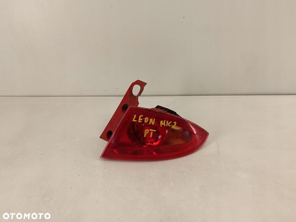 LAMPA PRAWA TYLNA SEAT LEON II 05-09 - 1