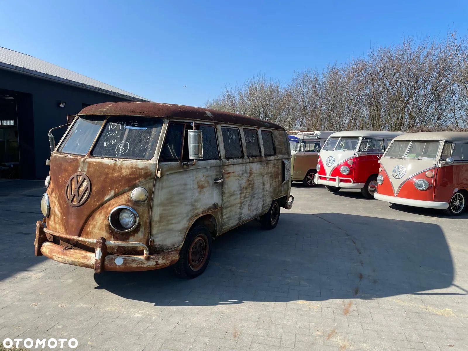 Volkswagen Transporter - 1