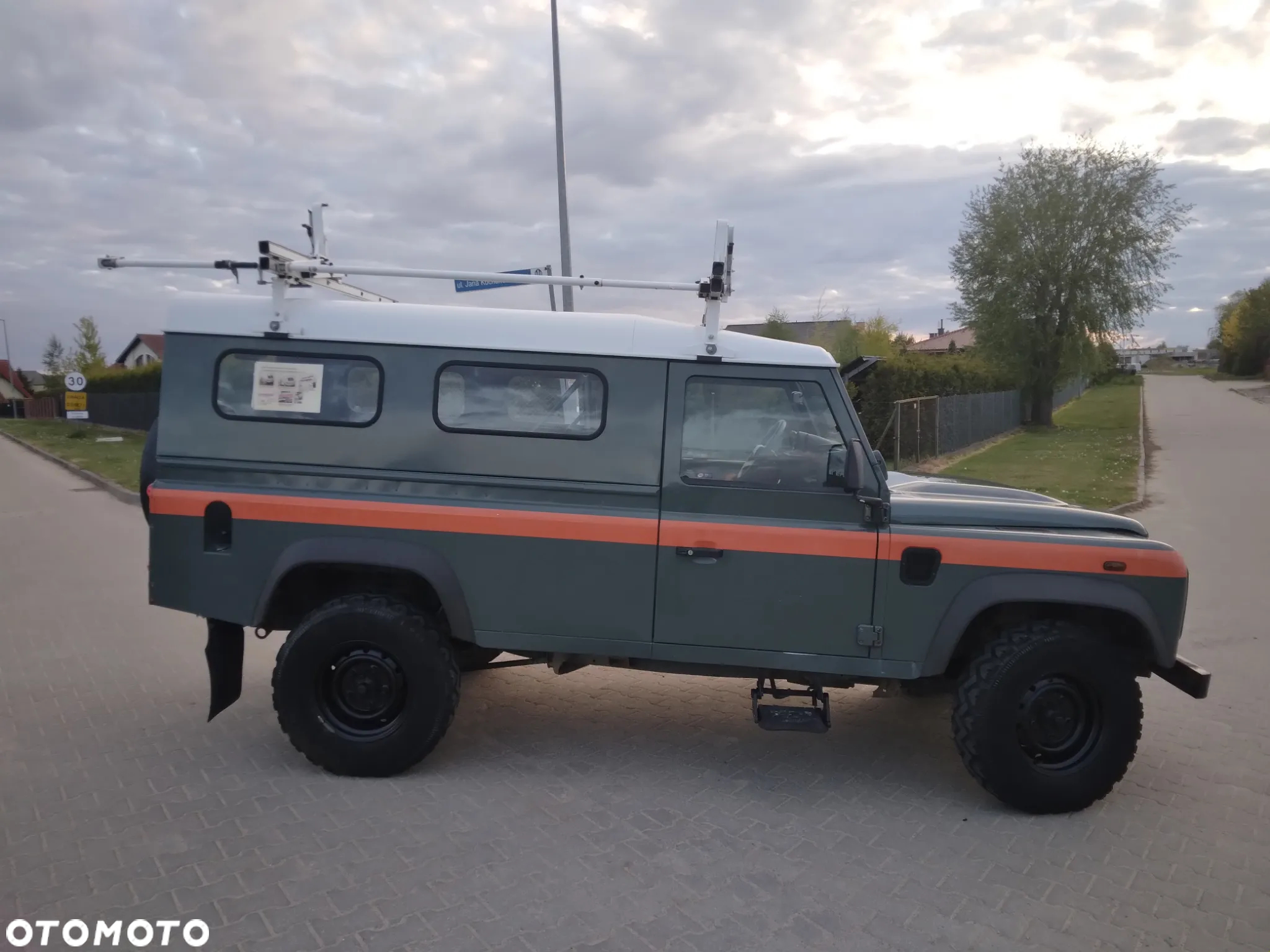 Land Rover Defender 110 2.2 TD4 E - 4