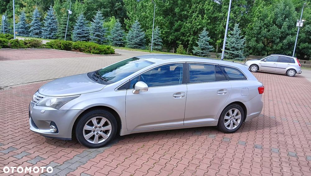 Toyota Avensis 2.0 Style MS - 8