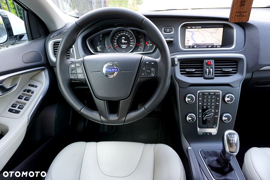 Volvo V40 D2 Summum - 32