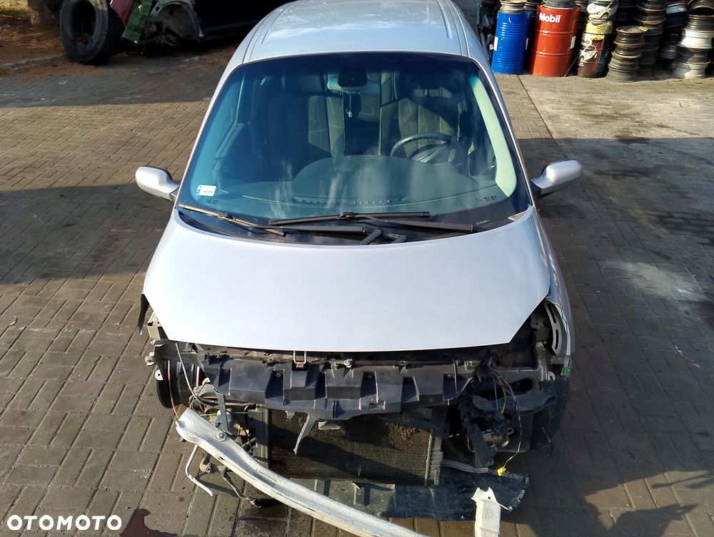 Renault Megane Scenic II (03-06r.) 1.6B 112KM. Silnik K4M 782 (K4M782),  K4M 761 (K4M761)  Skrzynia JR5 104 (JR5104),  8200210038,  A040566   lakier TEA19.Cały na części. GWARANCJA !!! Przód Tył Zestaw Komplet Drzwi Klapa Zderzak Błotnik Maska Grill Atrapa Szyba Pas Lampa Lusterko Boczki Fotel Kanapa Kokpit Deska Rozdzielcza Przełącznik Włącznik Sterownik Przewody Wiązka Instalacja Moduł Komputer Czujnik Listwa Pompa Alternator Wtryski Głowica Rozrusznik Kompresor Sprzęgło Dwumas Silnik Skrzynia ABS Klimatyzacji Paliwa Wspomagania Kolektor Turbina Przepustnica Zawór Chłodnica Koło Hak Belka Sanki Zawieszenie Mcpherson Półoś Amortyzator Wydech Tłumik Zacisk Most - 2