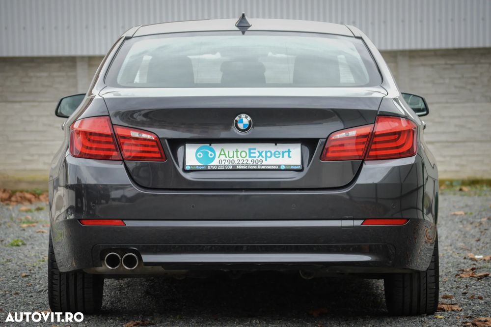 BMW Seria 5 520i Aut. Luxury Line - 34