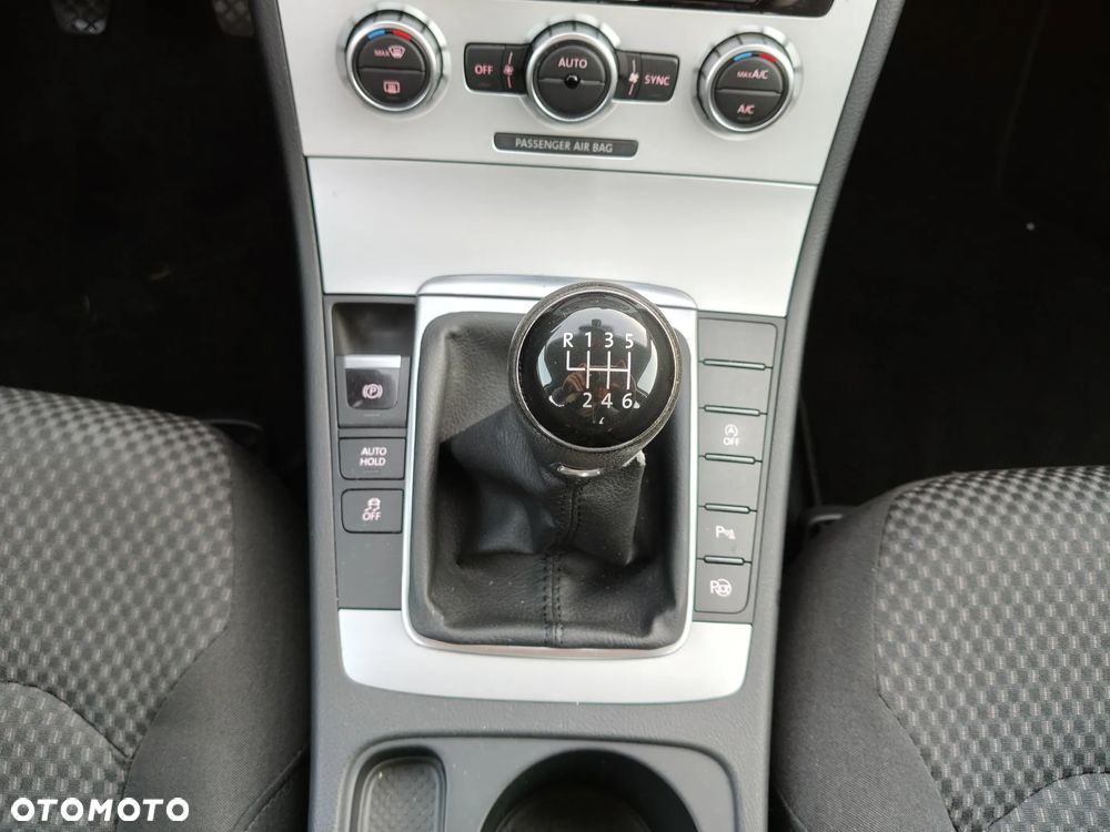 Volkswagen Passat 1.4 TSI BMT Comfortline - 9