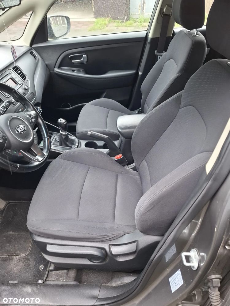 Kia Carens - 6