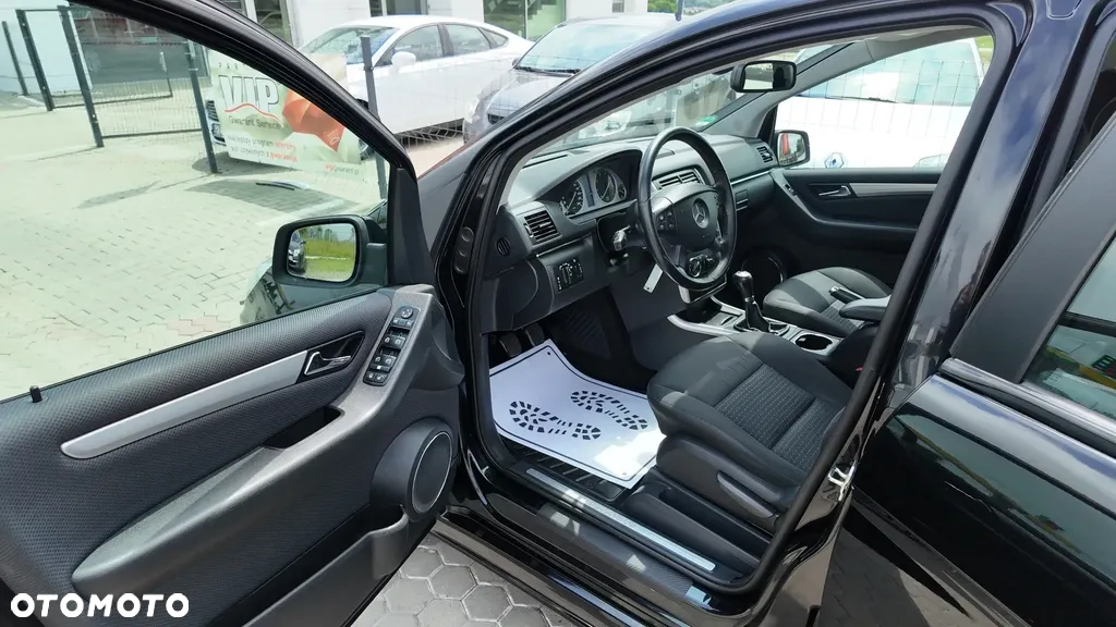 Mercedes-Benz Klasa B 180 BlueEffICIENCY - 21