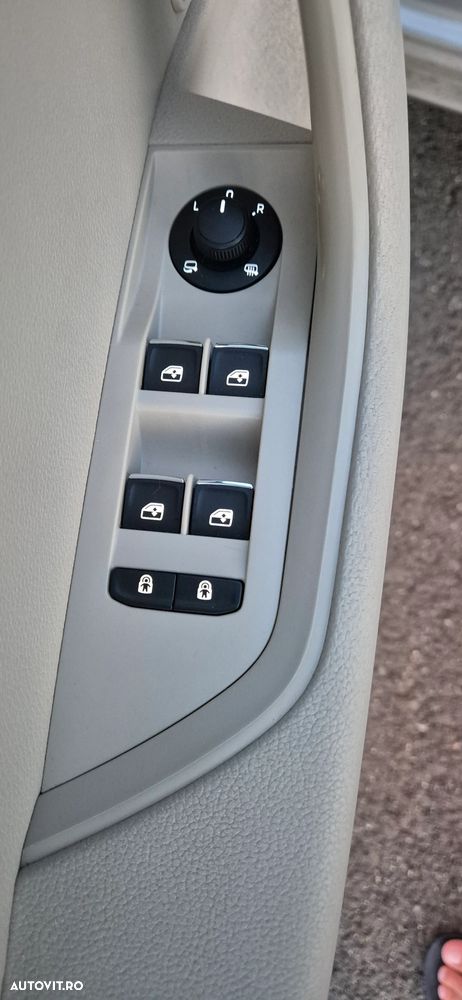 Skoda Superb 2.0 TDI DSG Laurin & Klement - 13