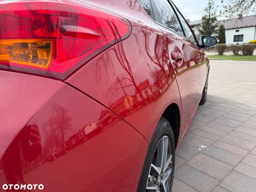 Toyota Auris 2.0 D-4D Dynamic - 17
